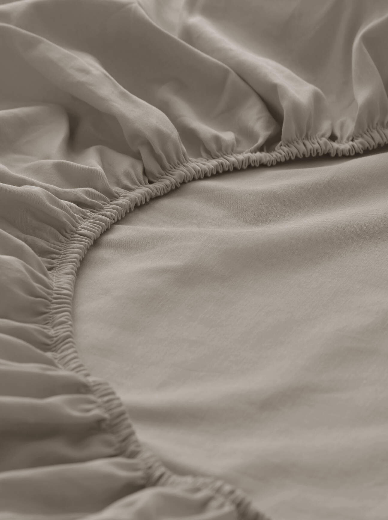 hessnatur Satin Spannbettlaken aus Bio-Baumwolle - beige - Größe 140-160x20 günstig online kaufen