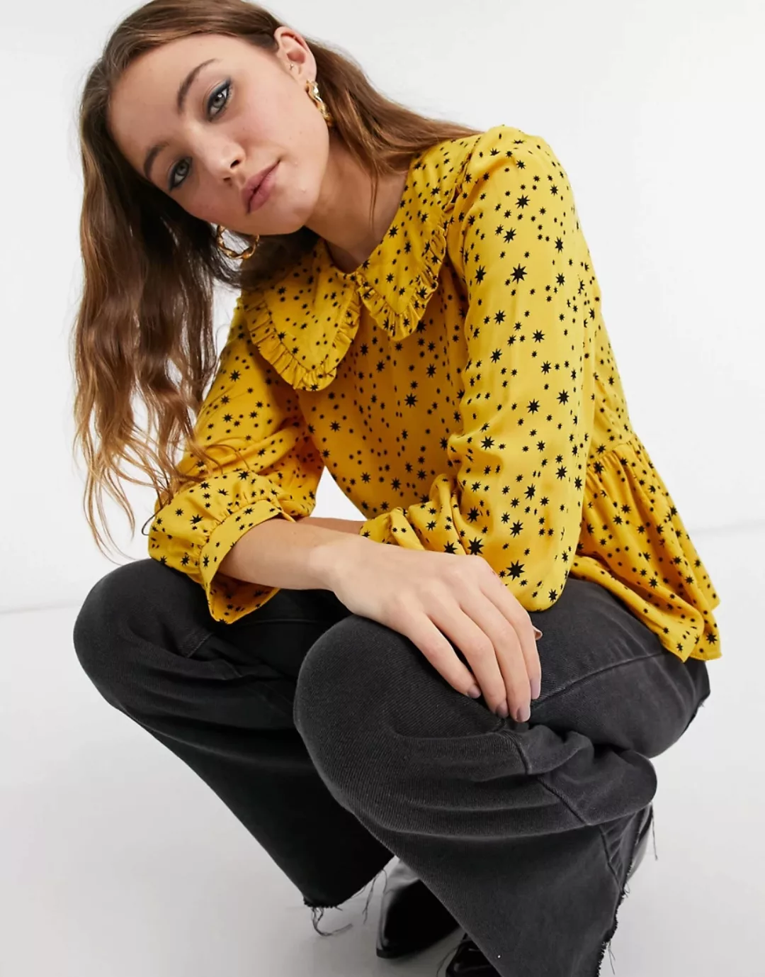 New Look – Bluse mit Rüschenkragen und Sternchenprint in Gelb günstig online kaufen
