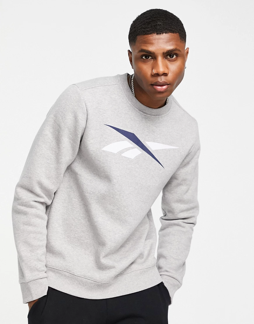 Reebok – Core – Sweatshirt in Grau mit großem Logo günstig online kaufen