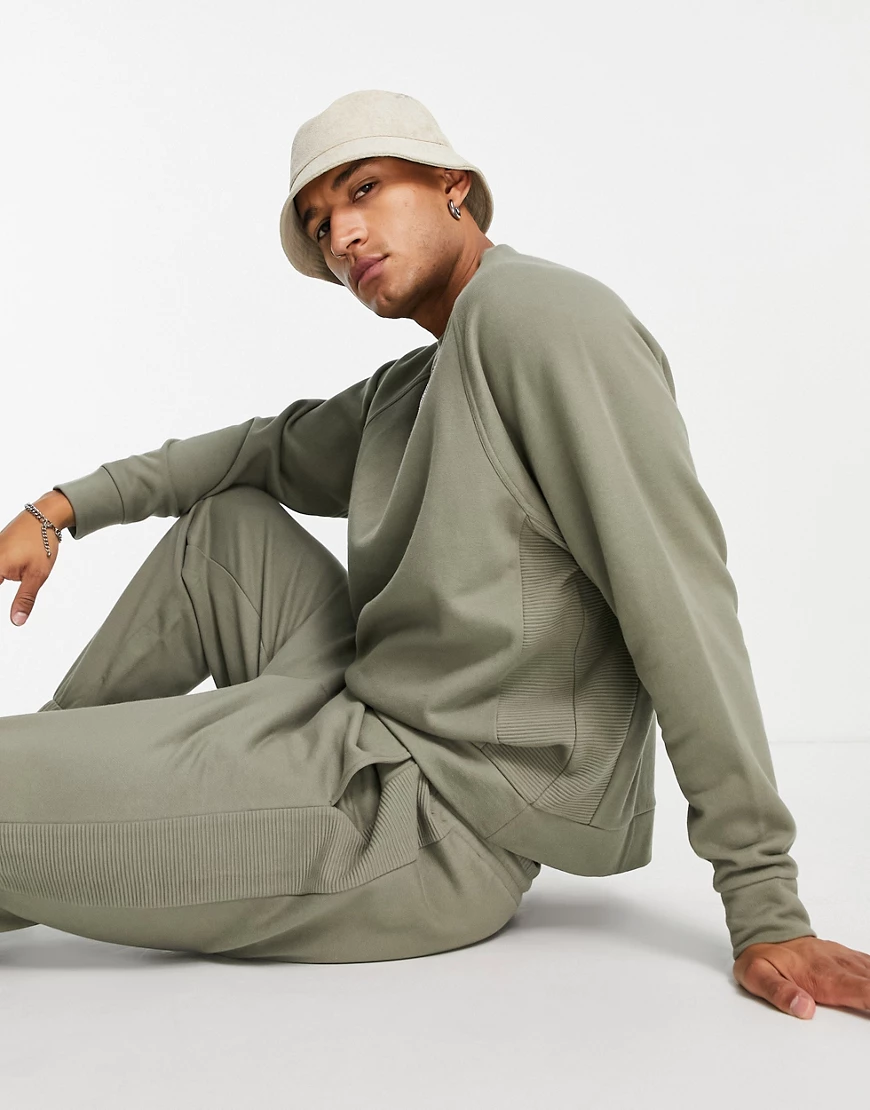ASOS DESIGN – Oversize-Sweatshirt in Grün mit gerippten Einsätzen, Kombitei günstig online kaufen