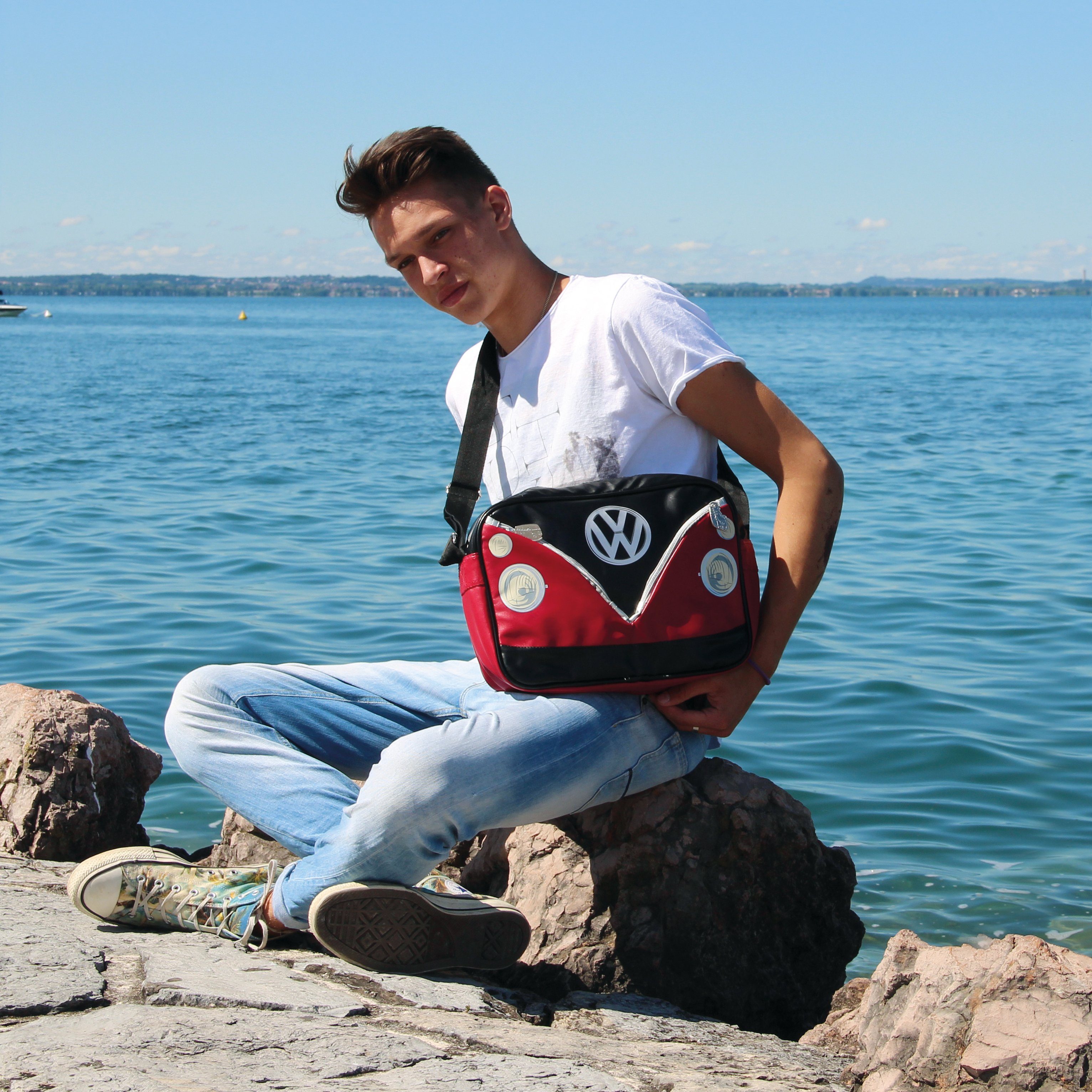 VW Collection by BRISA Schultertasche Volkswagen günstig online kaufen