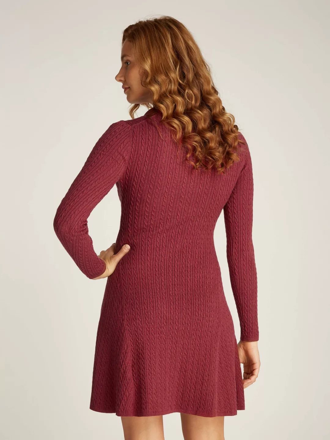 Tommy Jeans Strickkleid TJW F&F POLO CABLE SWEATER DRESS mit kleinem Zopfmu günstig online kaufen