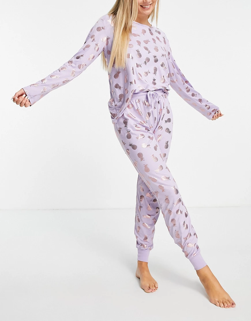 Chelsea Peers – Langer Pyjama in Flieder mit foliertem Ananas-Print-Violett günstig online kaufen