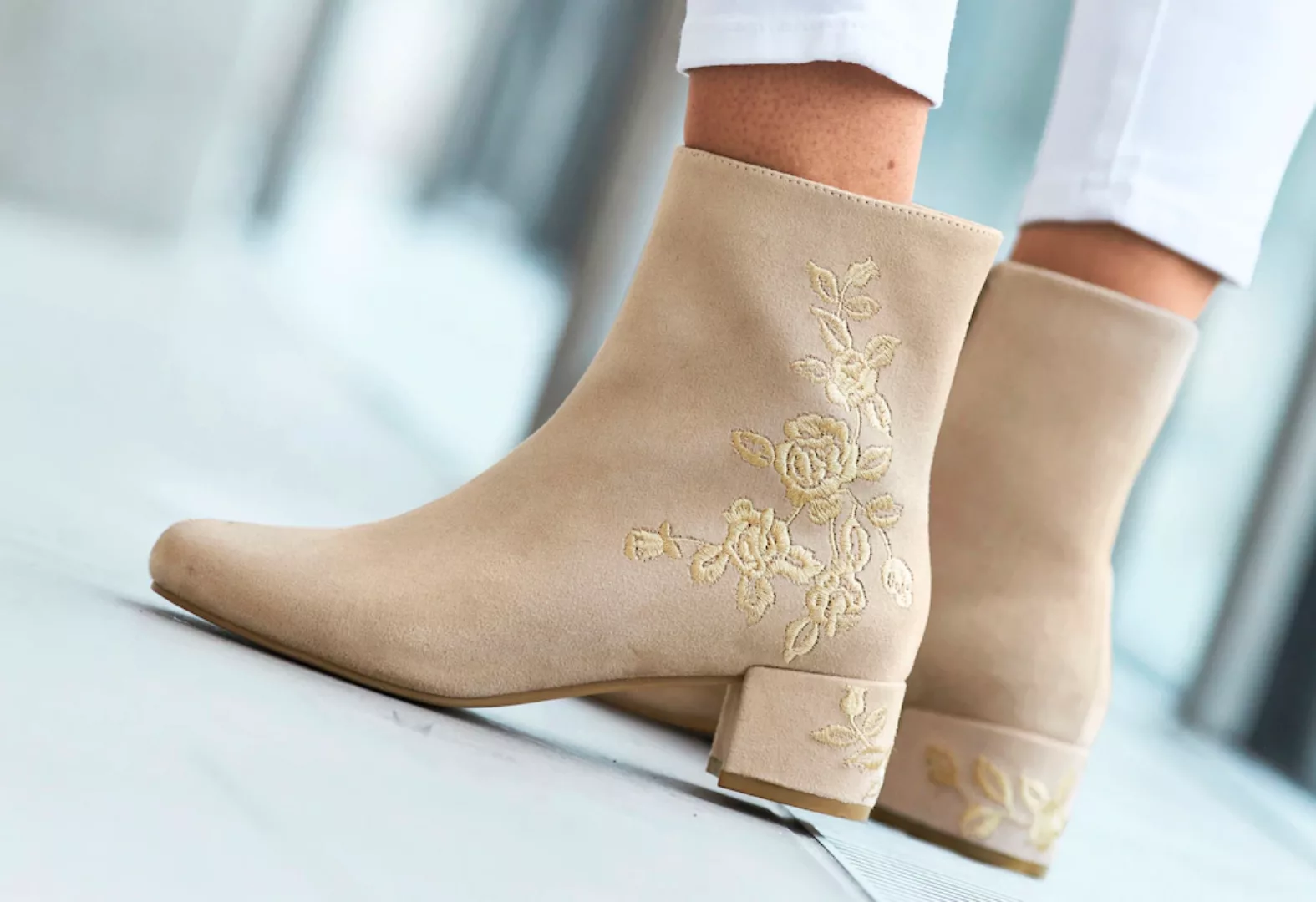 LASCANA Stiefelette, mit floralem Muster, Stiefel, Boots VEGAN günstig online kaufen