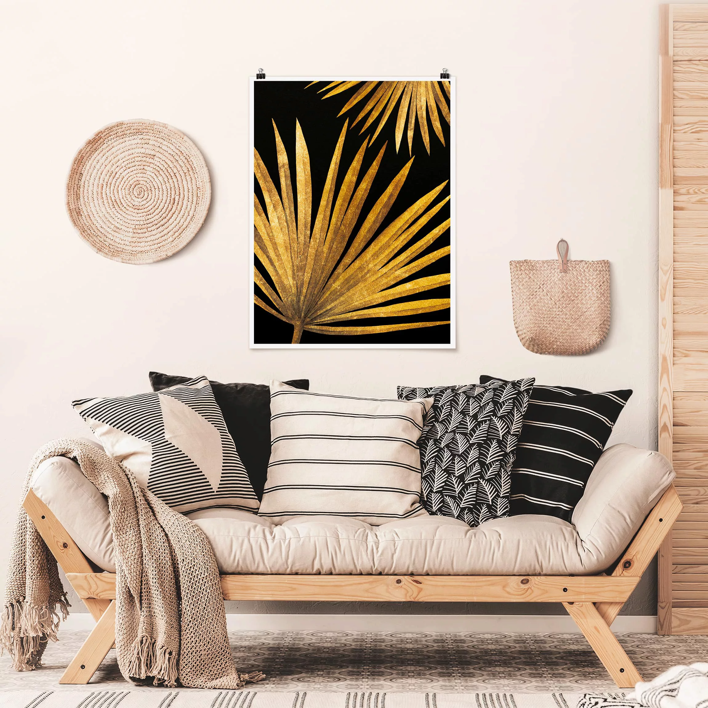 Poster Blumen - Hochformat Gold - Palmenblatt auf Schwarz günstig online kaufen