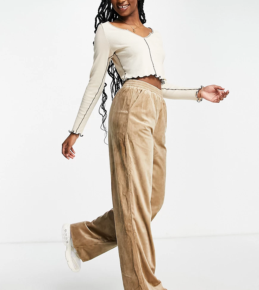 Missguided – Jogginghose aus Velours in Taupe mit weitem Bein-Neutral günstig online kaufen