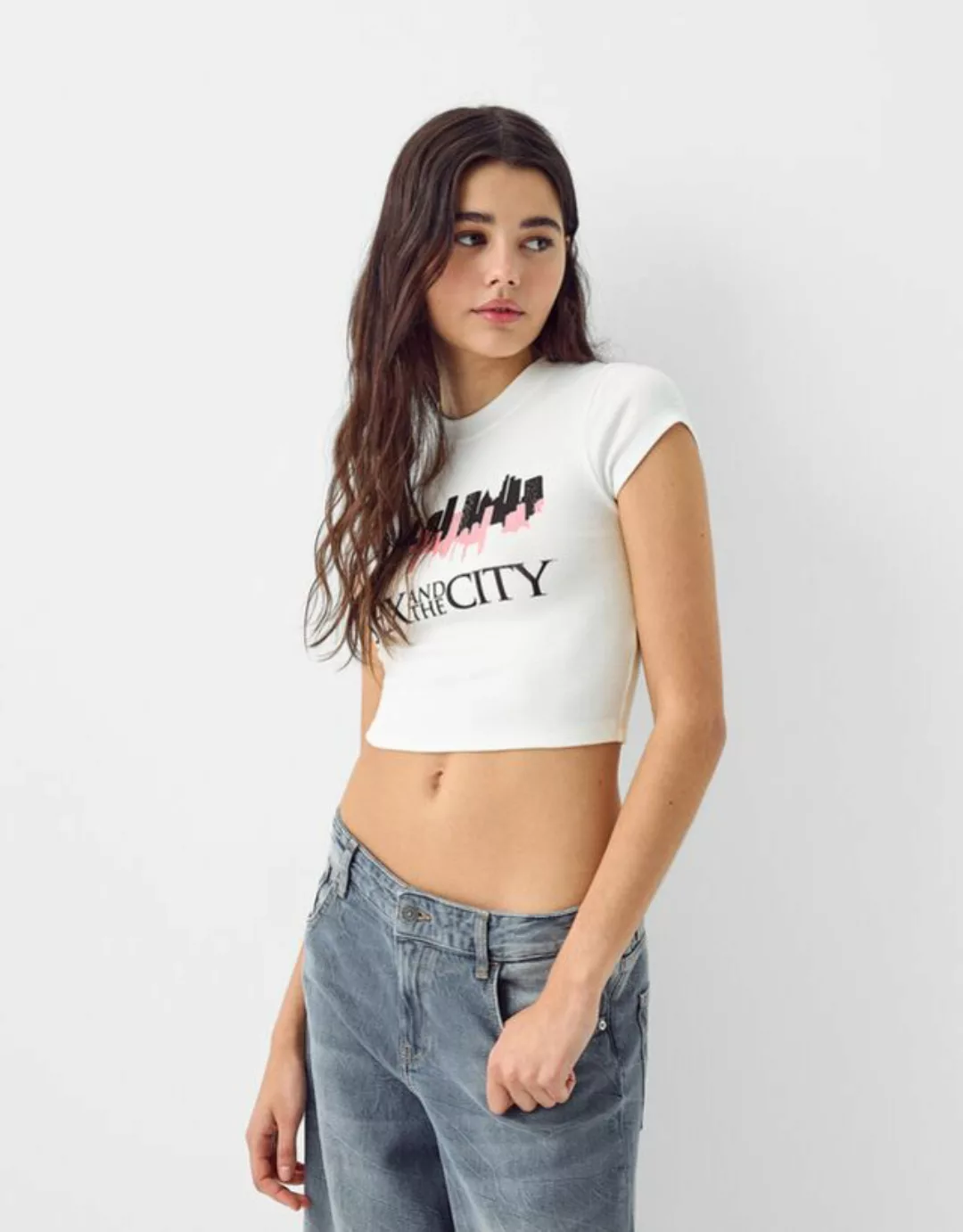 Bershka T-Shirt Sex And The City Mit Kurzen Ärmeln Damen Xs Grbrochenes Wei günstig online kaufen