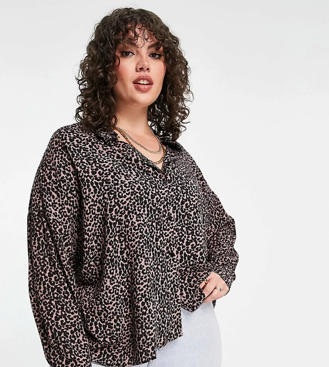 ASOS DESIGN – Curve – Langärmeliges Hemd mit kurzem Schnitt und Leopardenmu günstig online kaufen