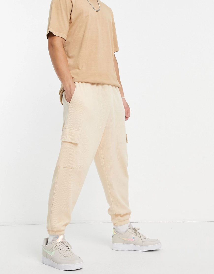 ASOS DESIGN – Cargo-Jogginghose in Beige mit Waffelstruktur und weitem Bein günstig online kaufen