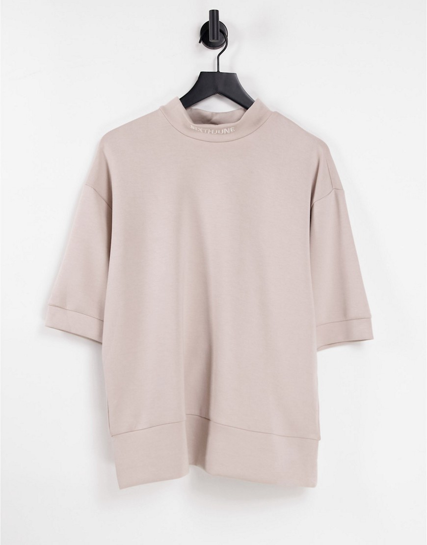 Sixth June – Hochgeschlossenes Oversized-T-Shirt in Beige-Neutral günstig online kaufen