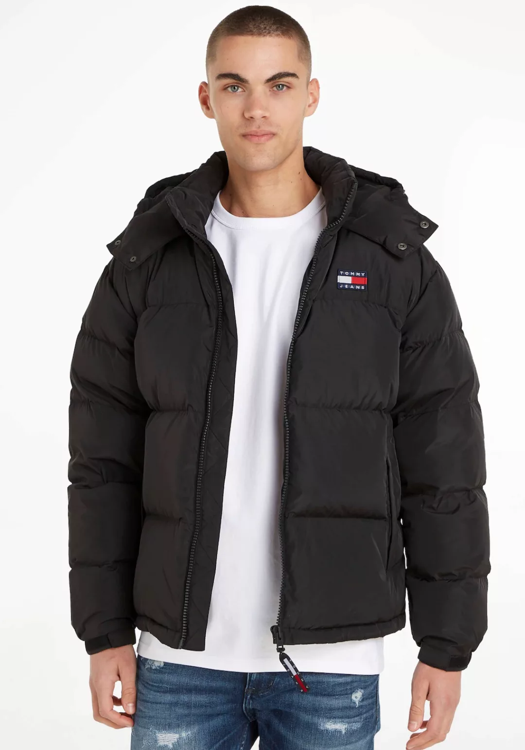 Tommy Jeans Steppjacke "TJM ALASKA PUFFER", mit Kapuze, mit Markenlabel günstig online kaufen