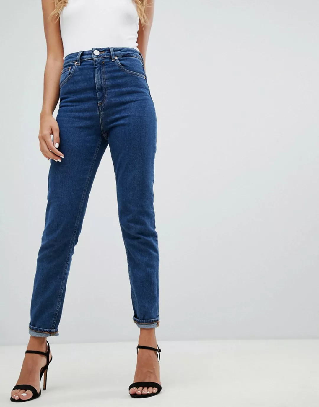 ASOS DESIGN – Farleigh – Schmal geschnittene Mom-Jeans aus recycelten Mater günstig online kaufen