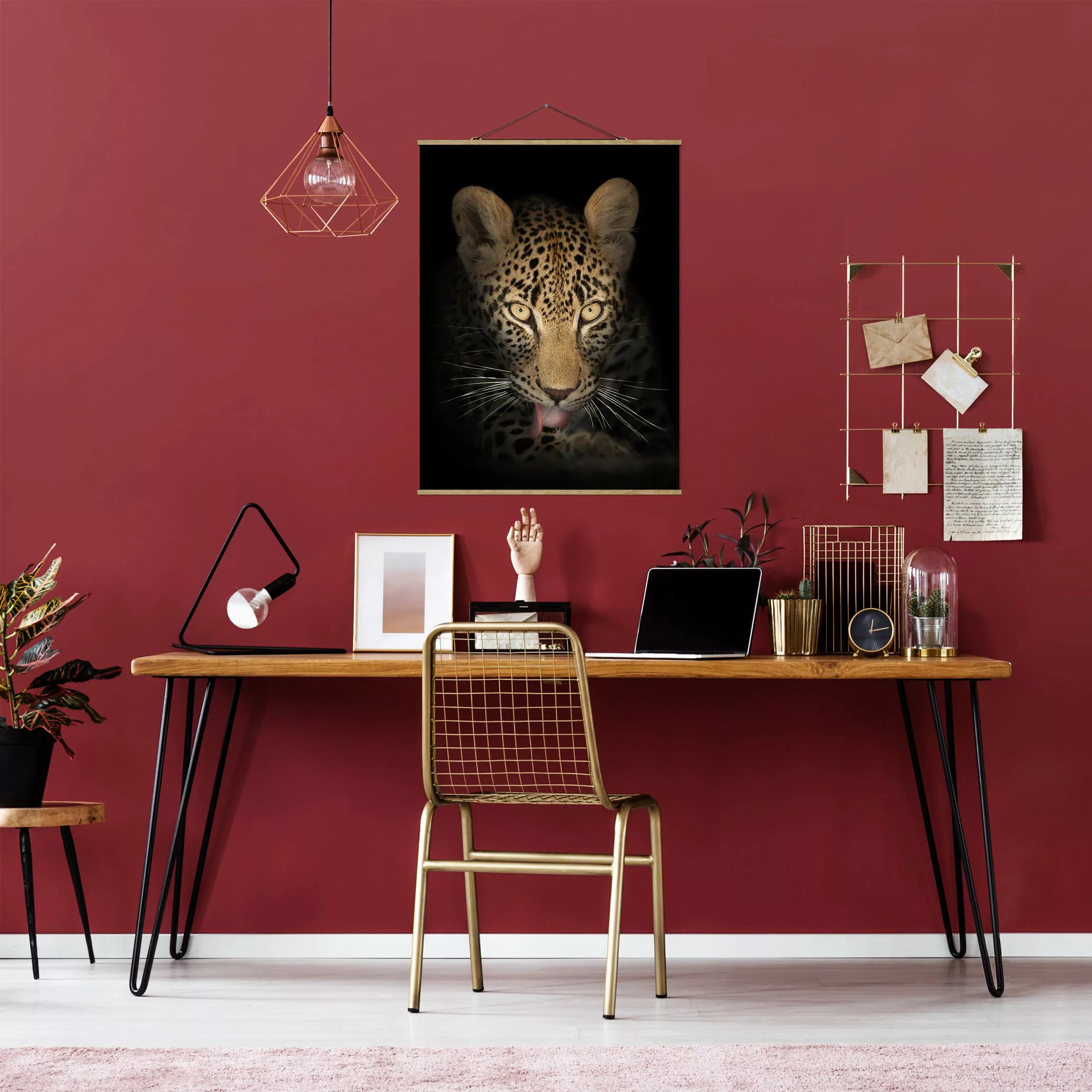 Stoffbild Tiere mit Posterleisten - Hochformat Resting Leopard günstig online kaufen