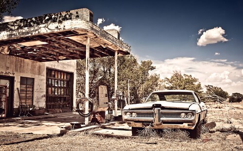 Papermoon Fototapete »Verlassene Tankstelle« günstig online kaufen