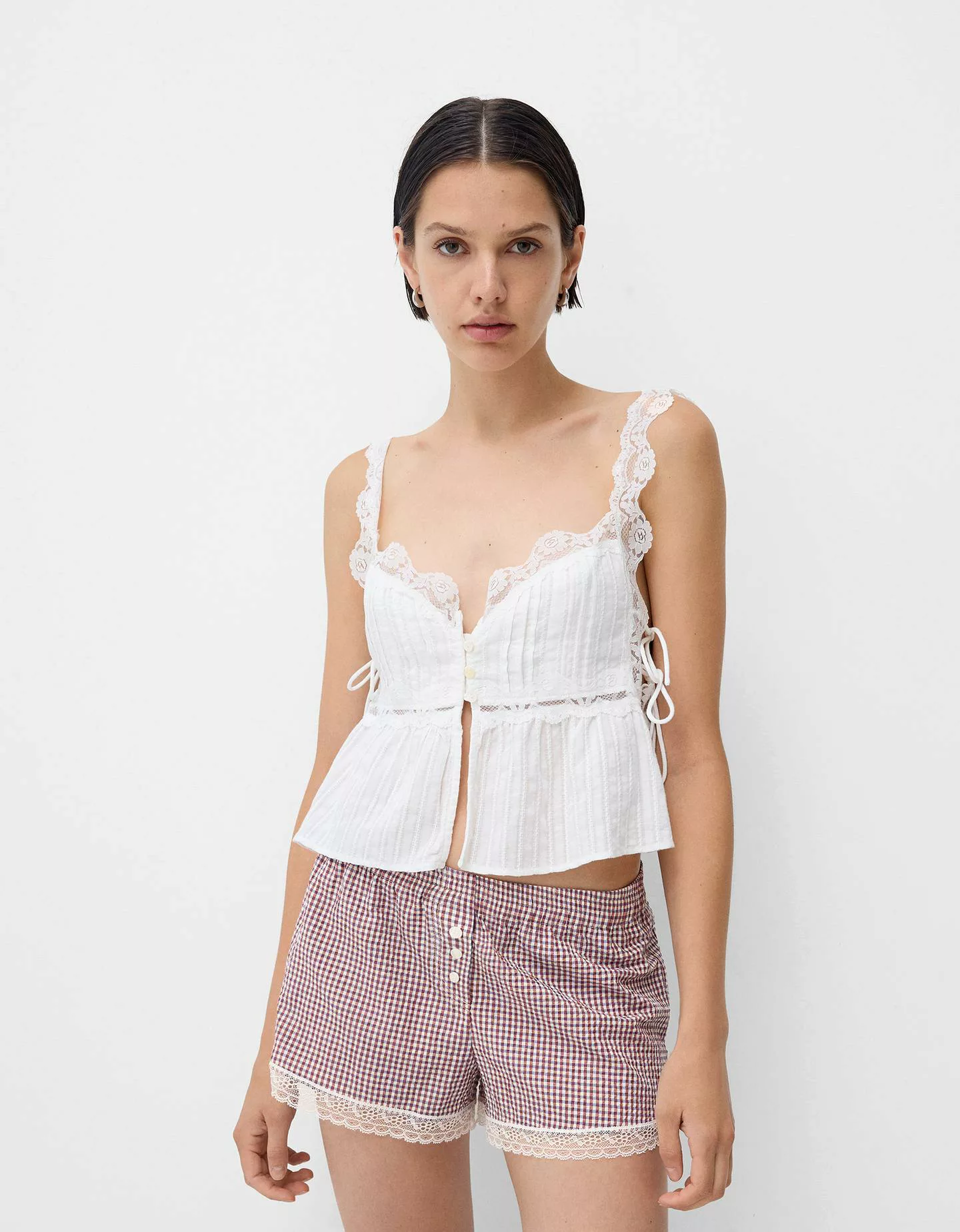 Bershka Shorts Mit Vichykaros Und Spitzenkante Damen S Weinrot günstig online kaufen