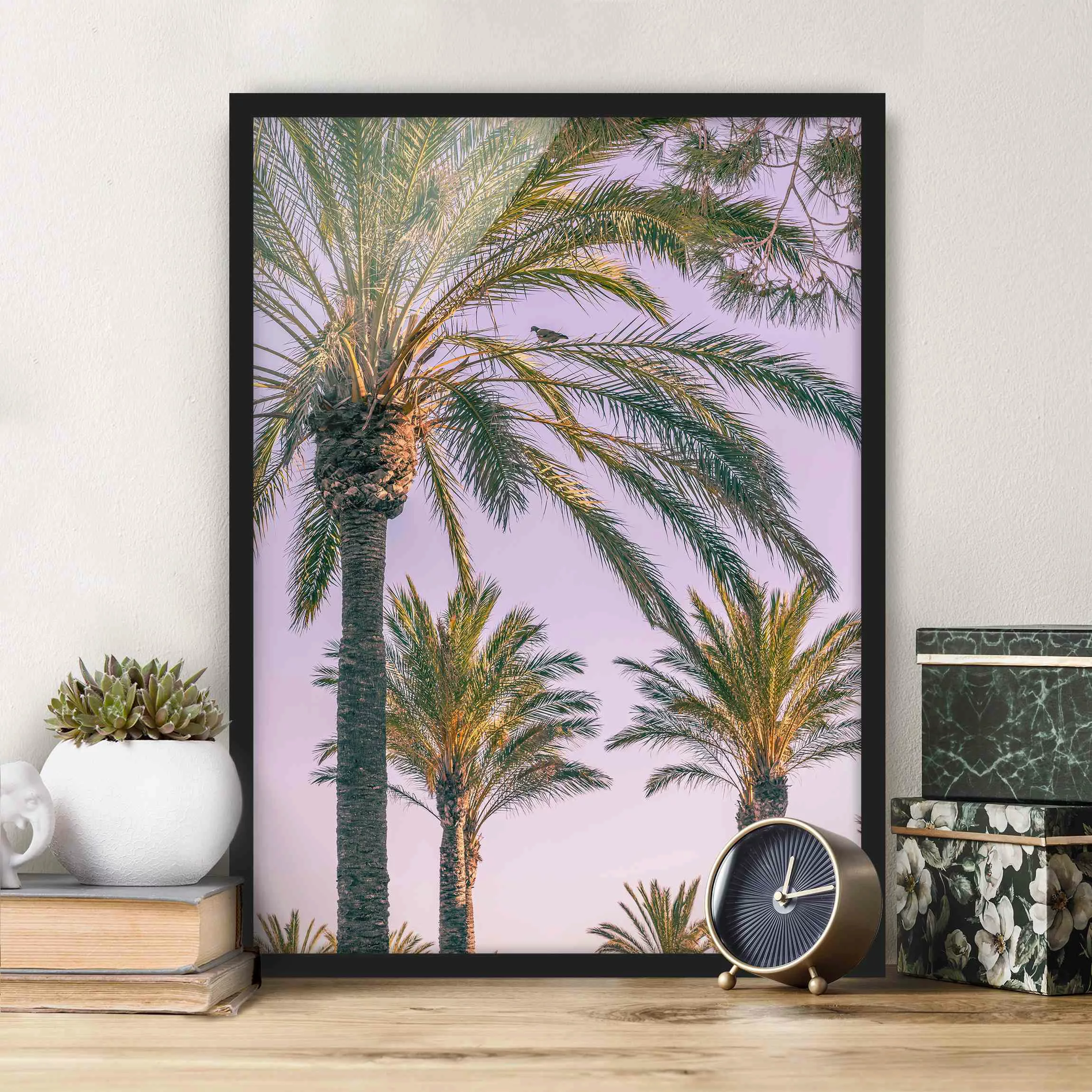 Bild mit Rahmen Natur & Landschaft - Hochformat Palmen im Sonnenuntergang günstig online kaufen