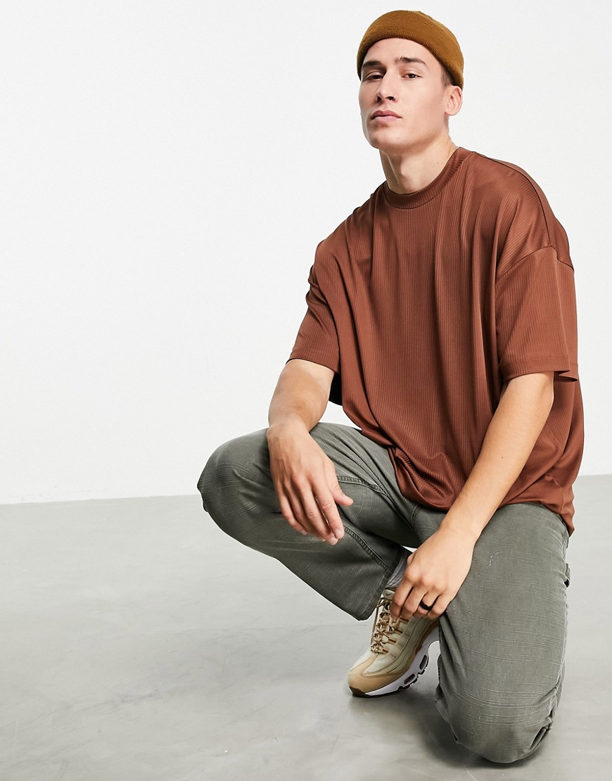 ASOS DESIGN – Geripptes Oversize-T-Shirt in Braun günstig online kaufen
