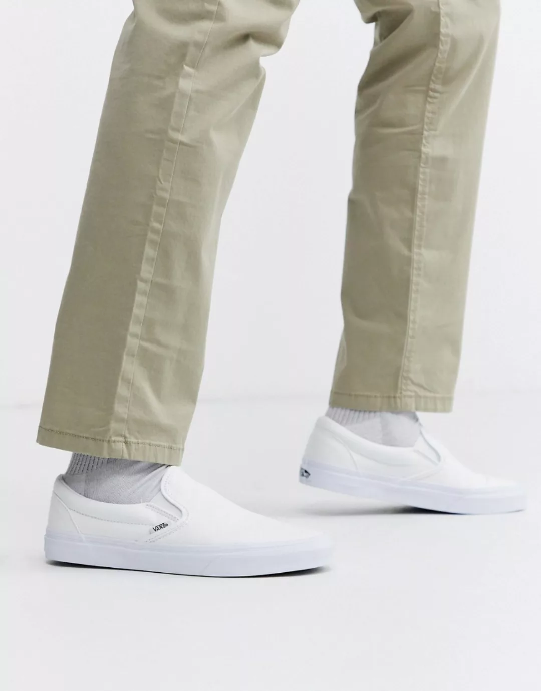 Vans – Classic – Weiße Stoffschuhe zum Hineinschlüpfen günstig online kaufen