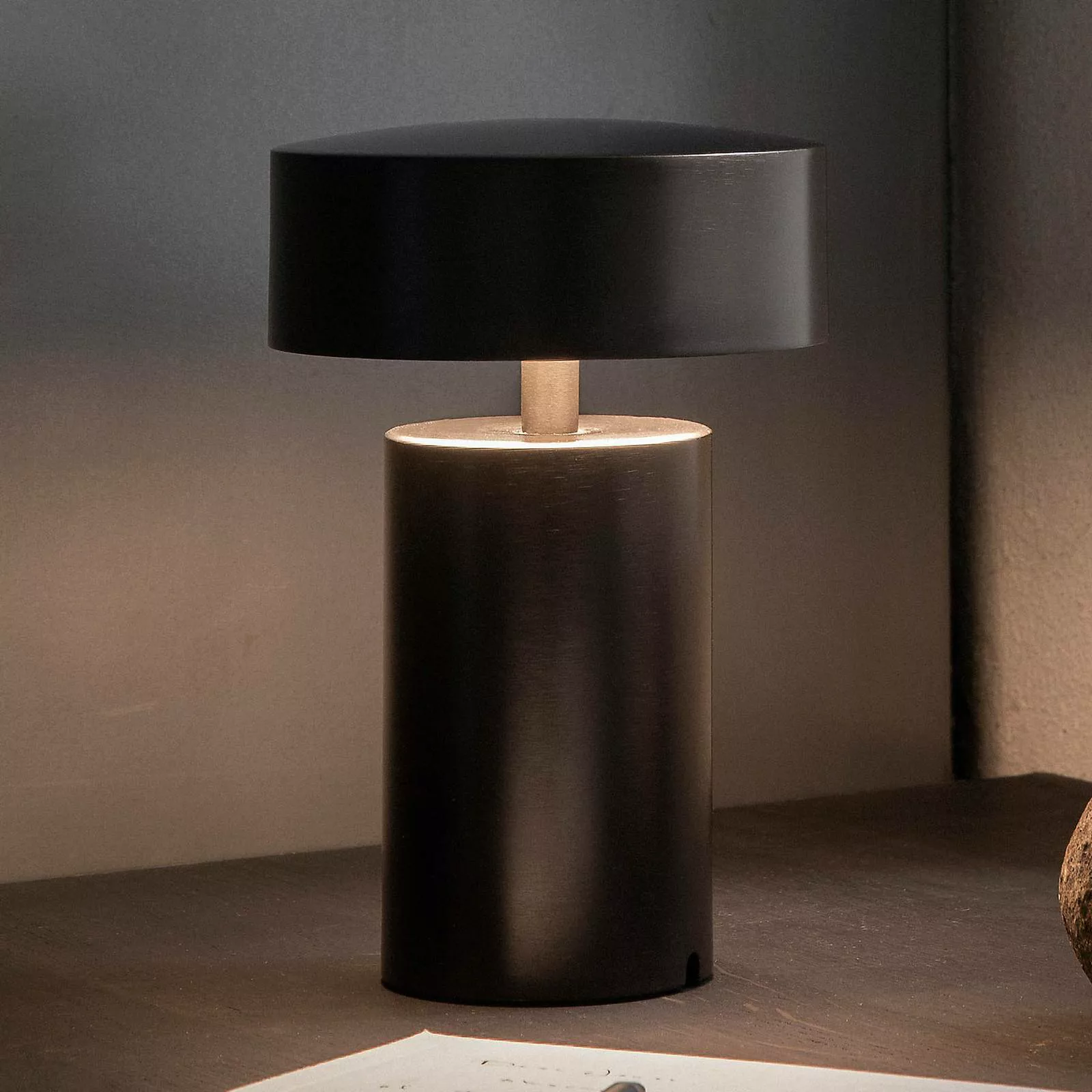 Audo Column Akku-Tischlampe, IP44, bronze günstig online kaufen