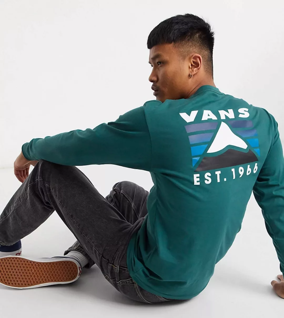 Vans – Langärmliges Shirt mit Bergmotiv hinten in Grün, exklusiv bei ASOS günstig online kaufen