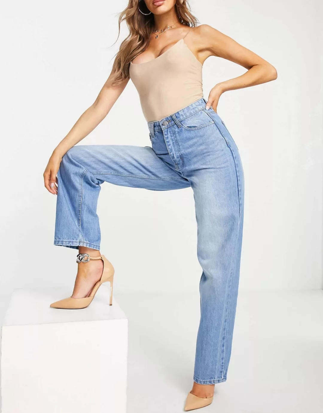 I Saw It First – Jeans in verwaschenem Mittelblau mit lockerer Passform günstig online kaufen