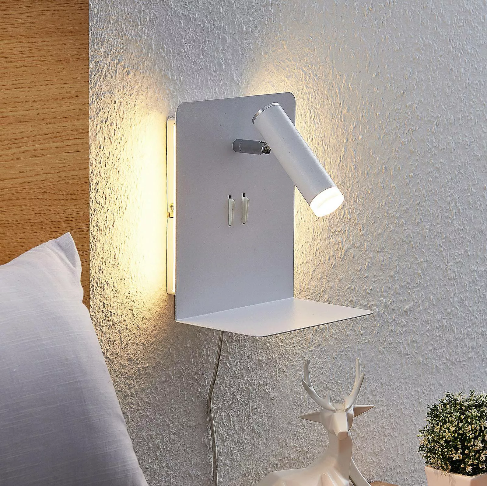 Lucande LED-Wandspot Zavi, weiß, Stecker, Ablage, USB günstig online kaufen