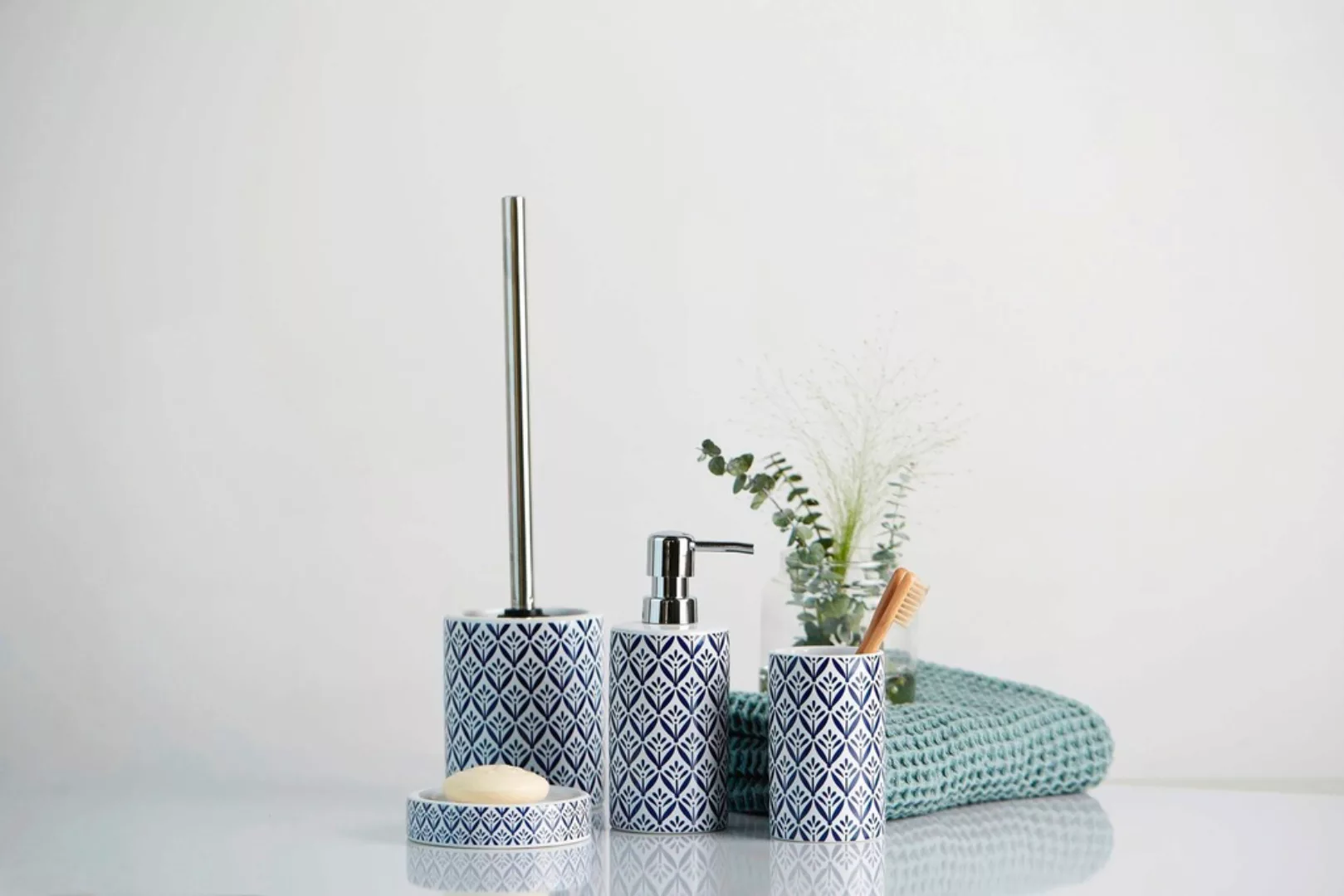 WENKO WC-Garnitur Lorca Keramik, inklusive WC-Bürste blau günstig online kaufen
