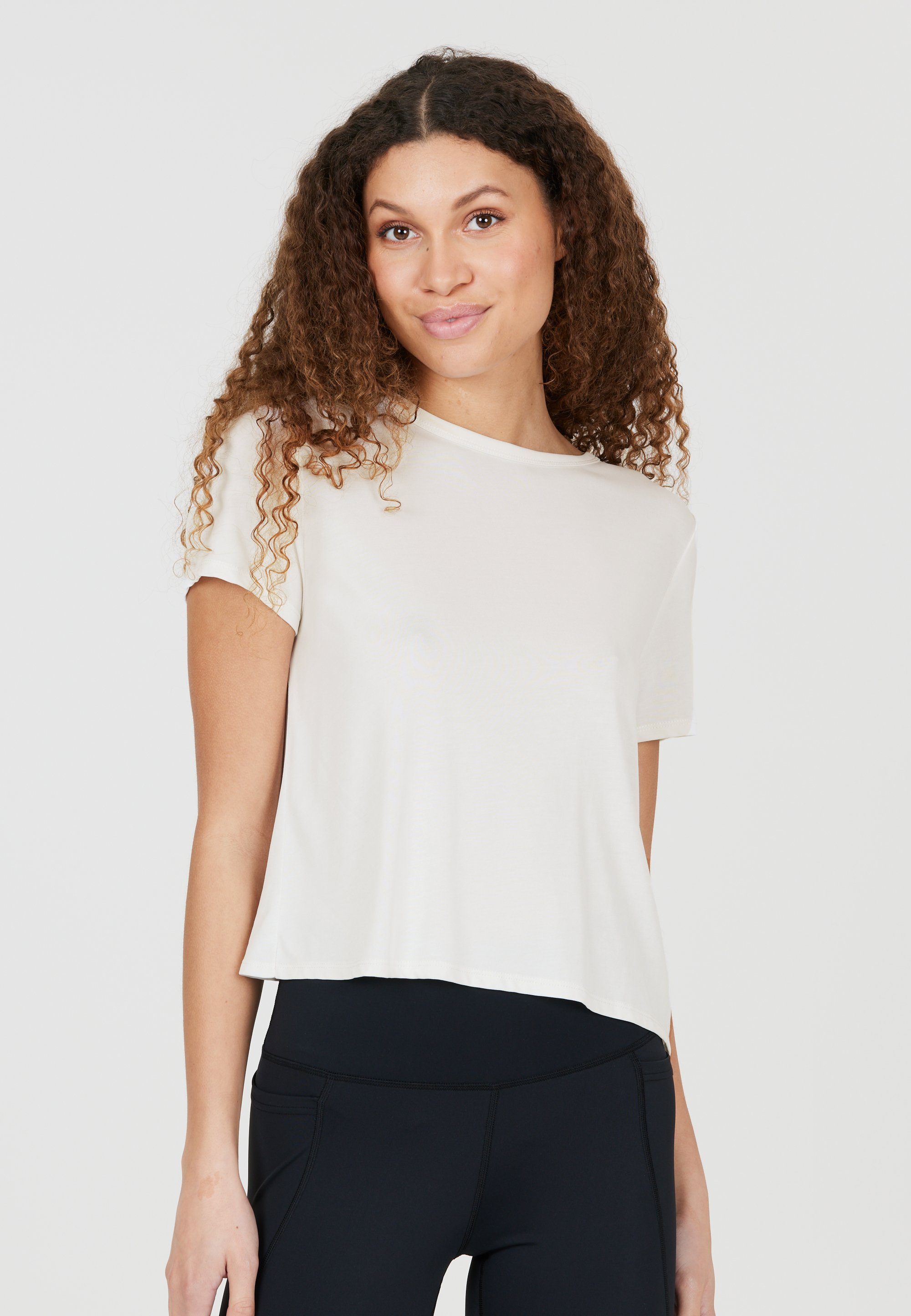 ATHLECIA Funktionsshirt "Sisith", mit stylischem Rückendetail günstig online kaufen