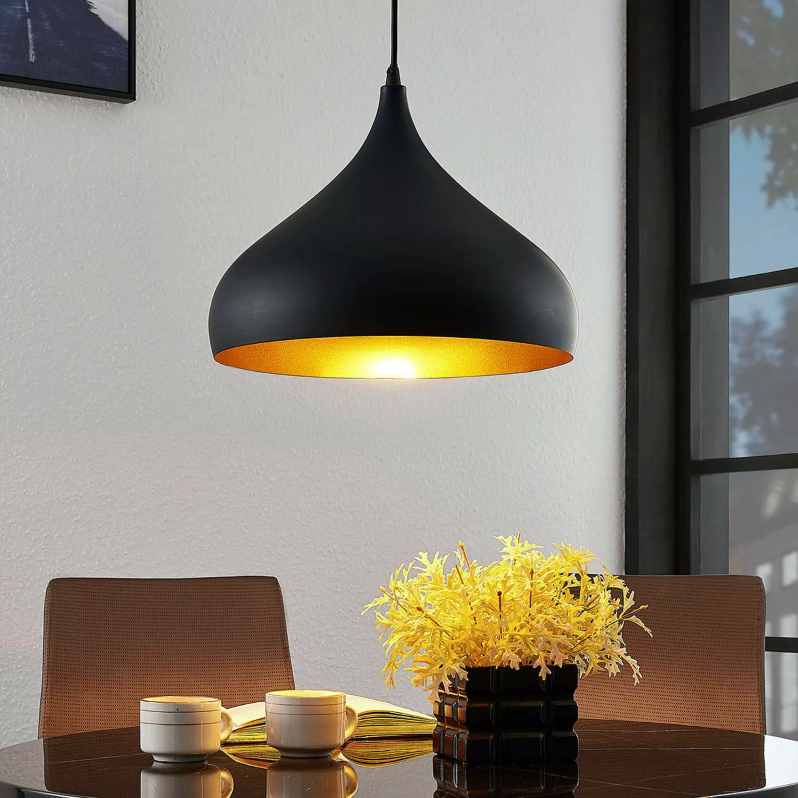 Lindby Pendellampe Ritana, schwarz-gold, Aluminium, Ø 31 cm günstig online kaufen