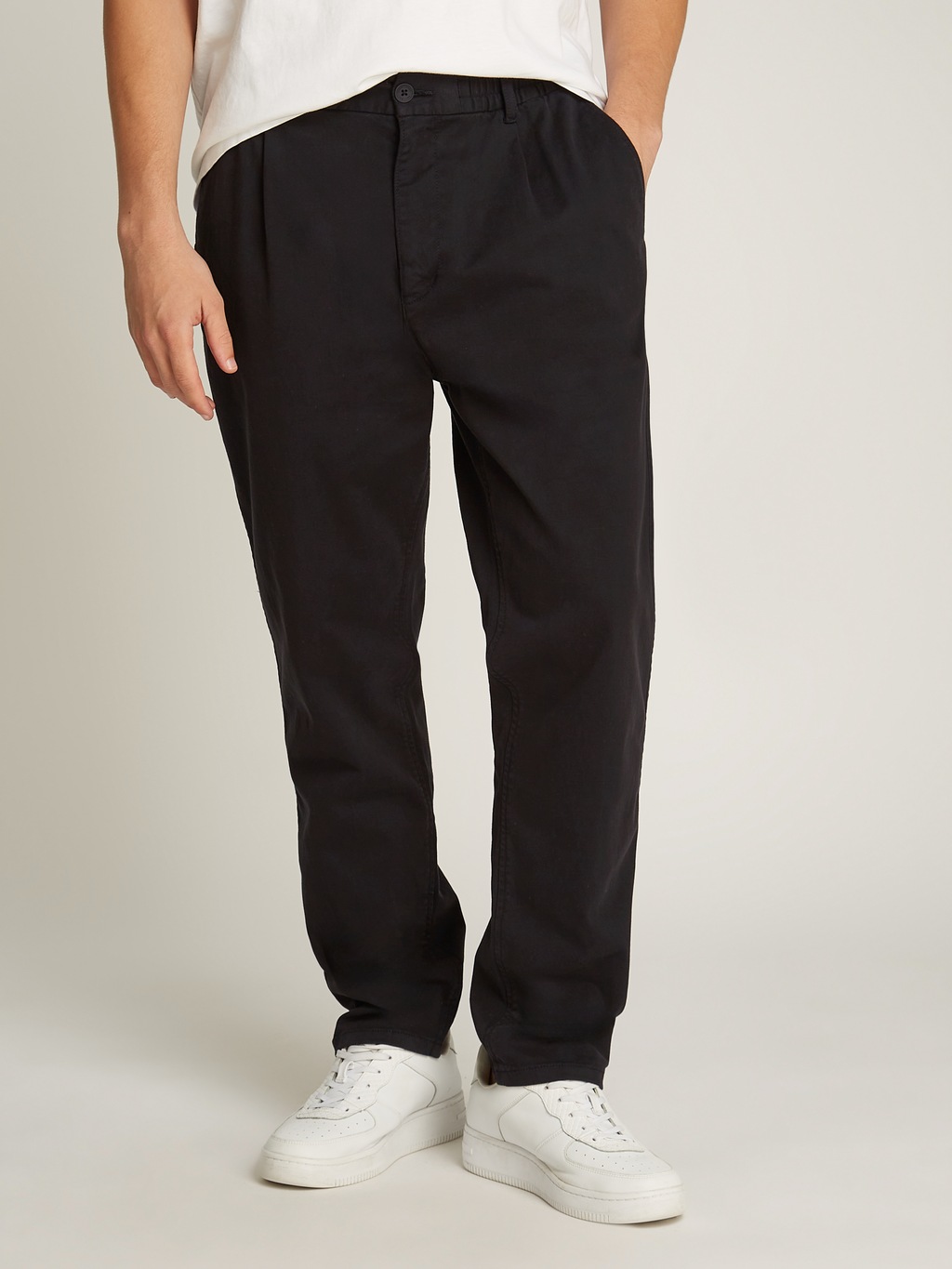 Tommy Jeans Chinohose "TJM CASUAL ELASTICATED PANT", mit Bundfalten günstig online kaufen