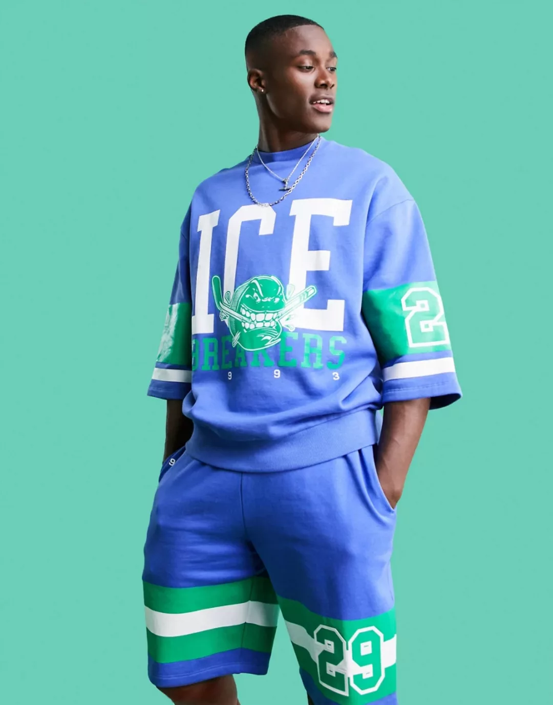 ASOS DESIGN – Kurzärmliges Oversize-Sweatshirt in Blau mit großem Sportprin günstig online kaufen