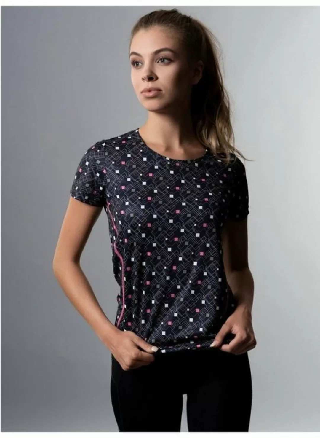 Trigema T-Shirt TRIGEMA Sportshirt aus COOLMAX® Material (1-tlg) günstig online kaufen
