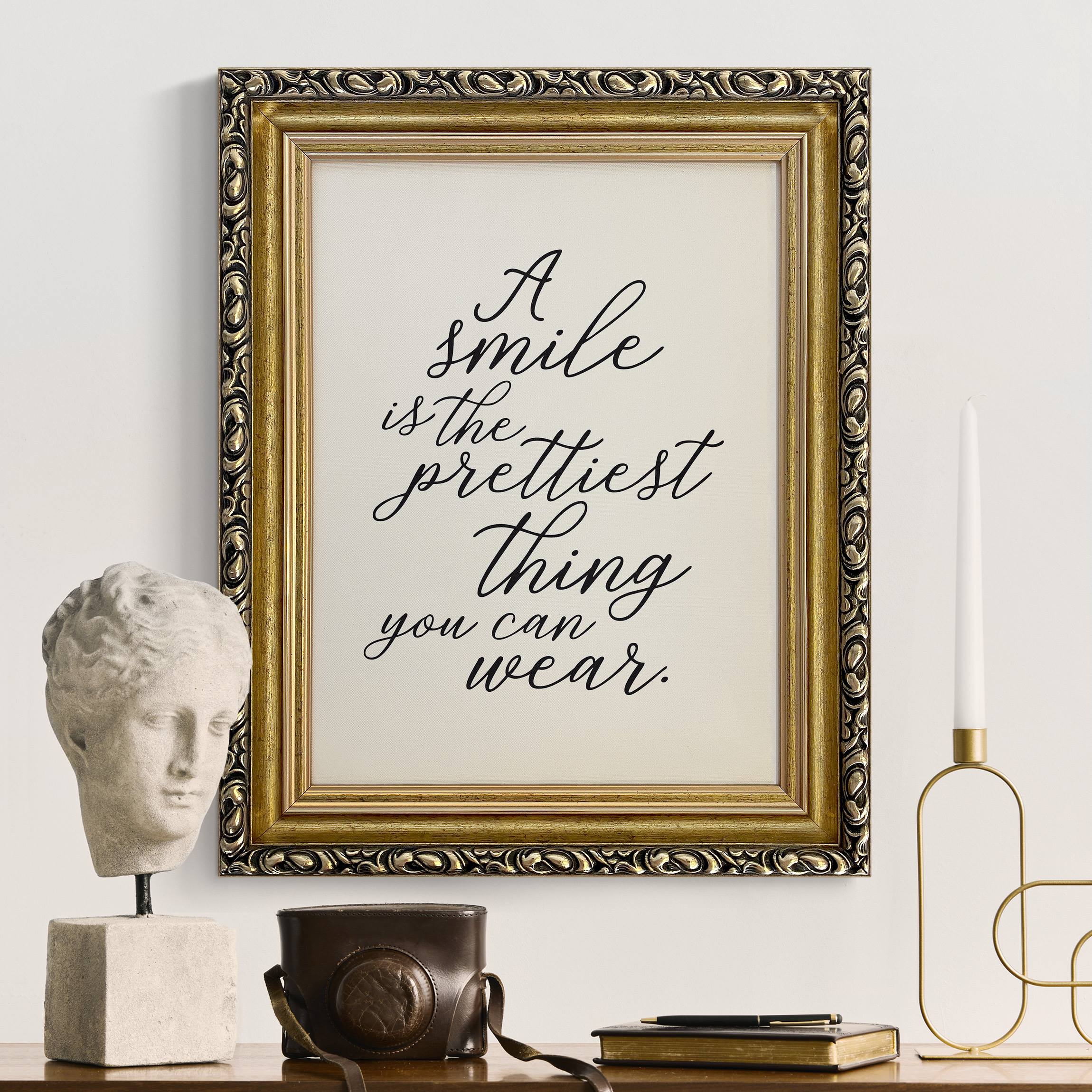 Gerahmtes Leinwandbild A smile is the prettiest thing in Creme günstig online kaufen