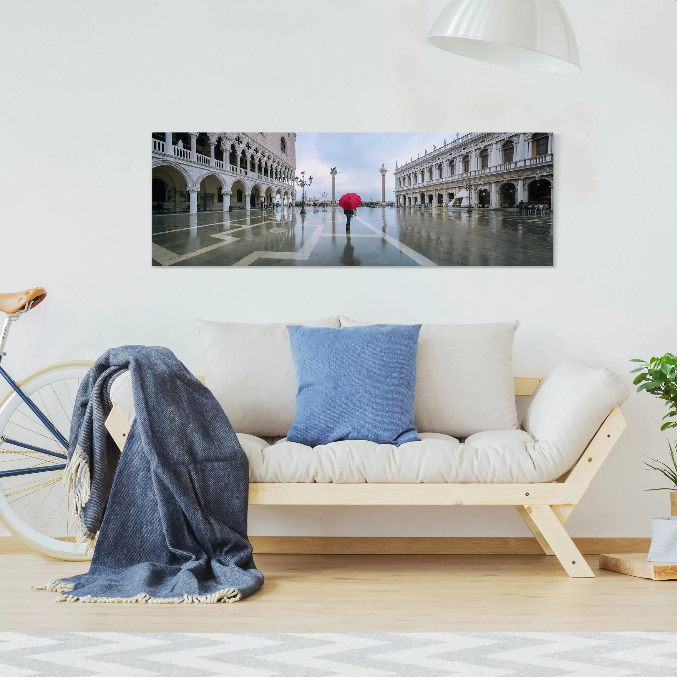 Leinwandbild Roter Regenschirm in Venedig günstig online kaufen