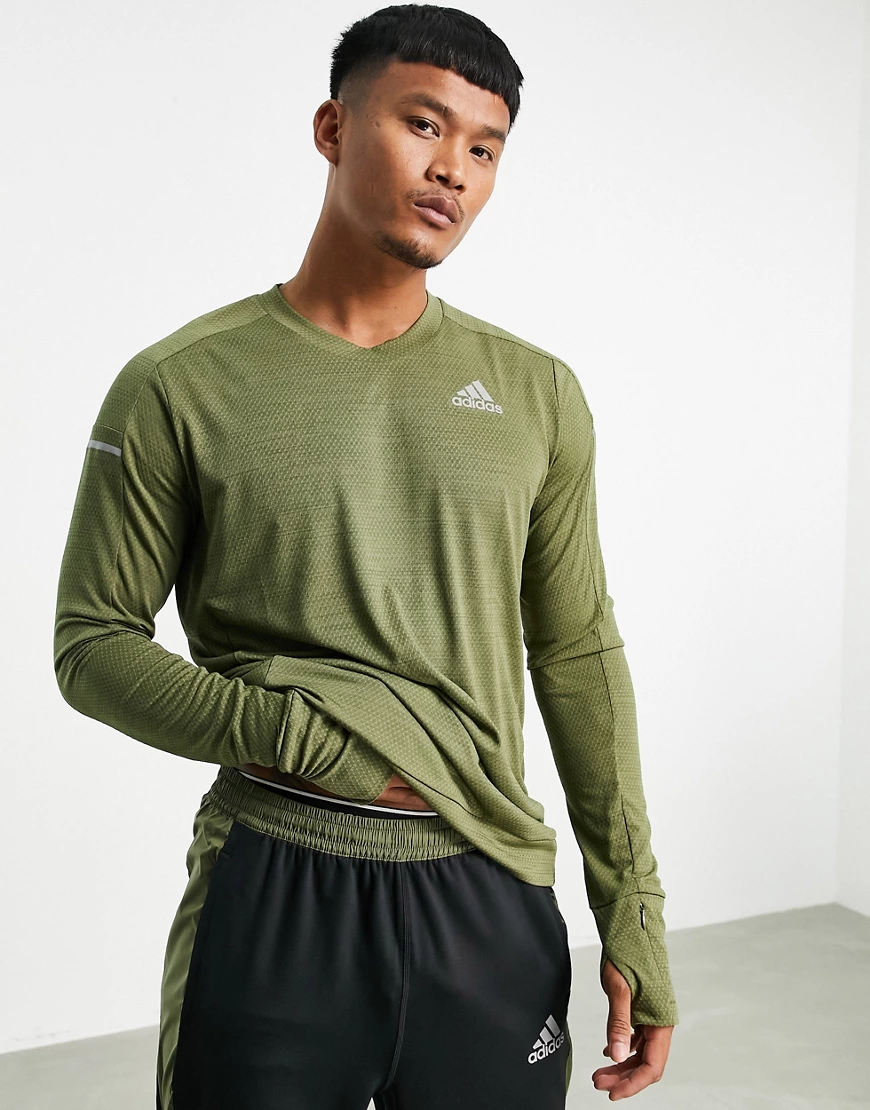 adidas Running – Langärmliges Oberteil in Khaki mit reflektierendem Detail- günstig online kaufen