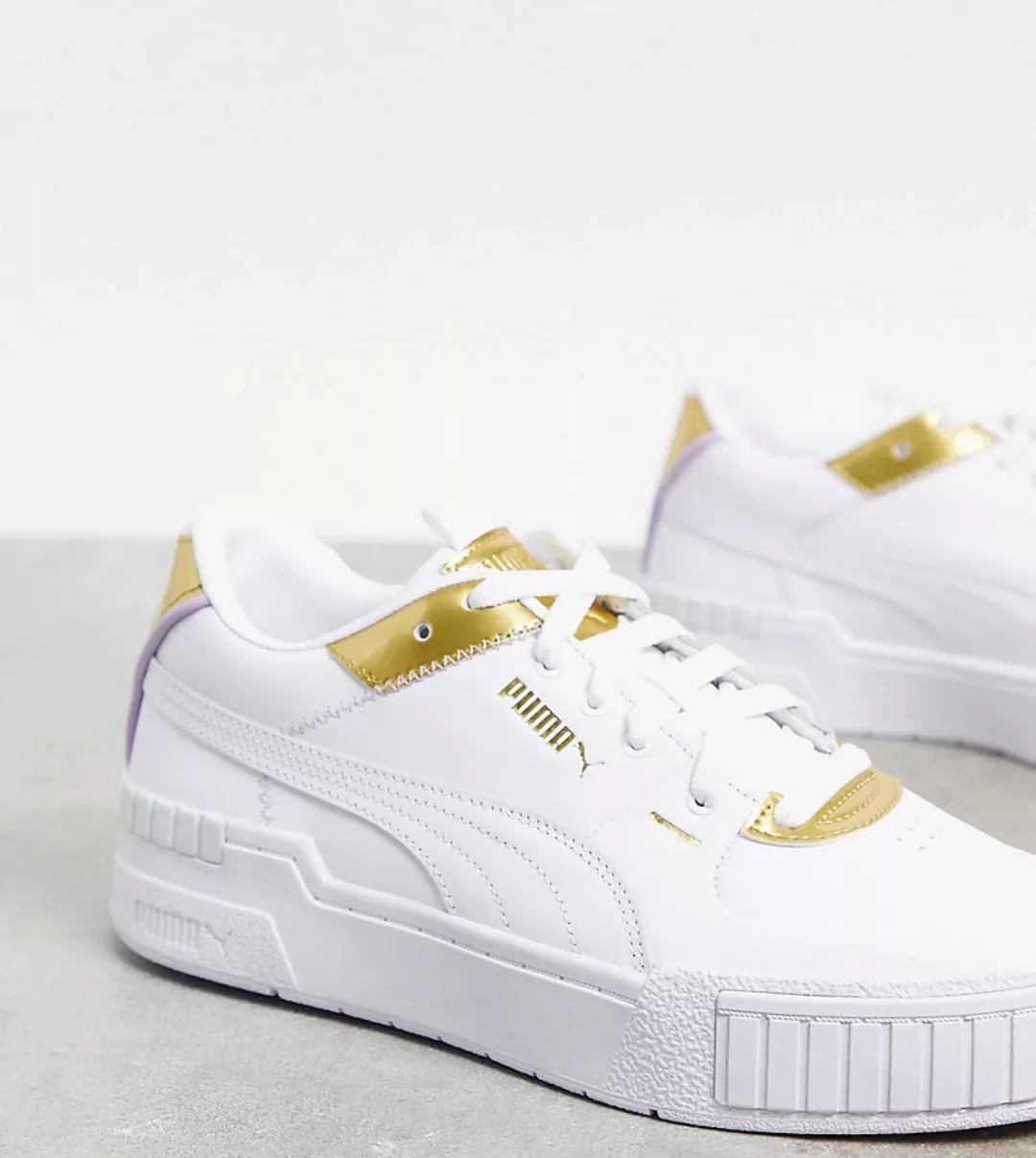 Puma – Cali Sport – Sneaker in Weiß und Gold, exklusiv bei ASOS günstig online kaufen