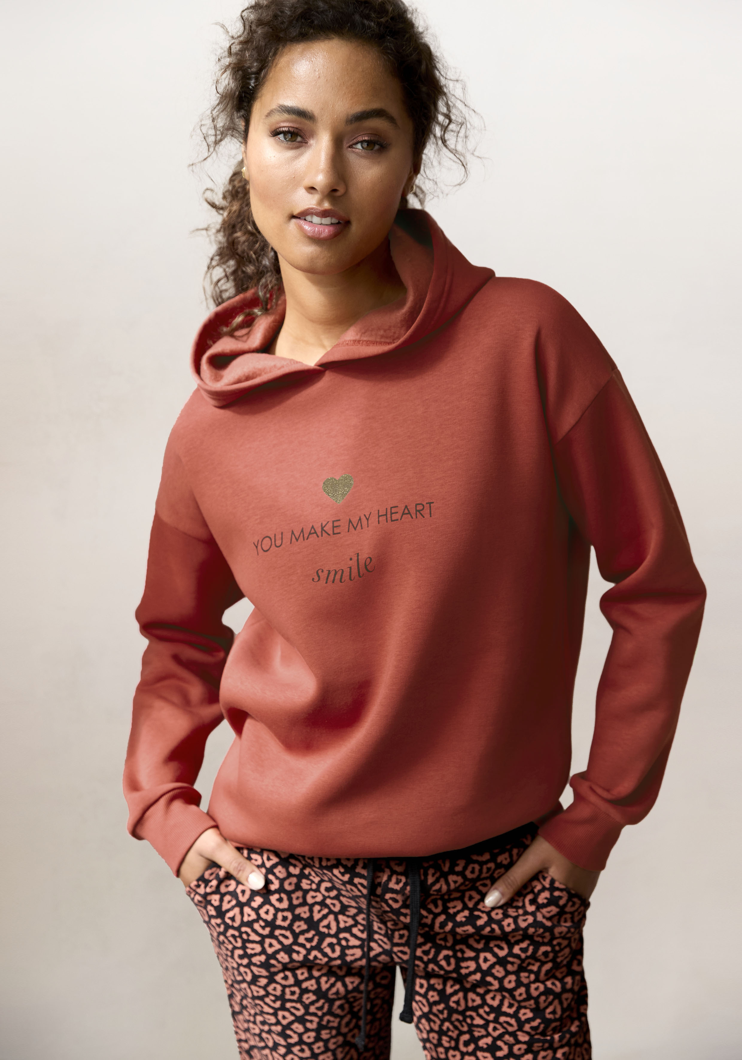 LASCANA Hoodie, Lounge-/Kapuzenpullover mit Print vorne, Loungewear günstig online kaufen