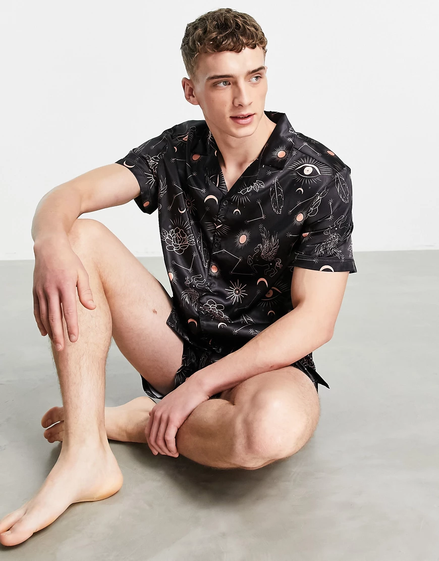 ASOS DESIGN – Satin-Pyjama mit Himmelskörper-Muster-Schwarz günstig online kaufen