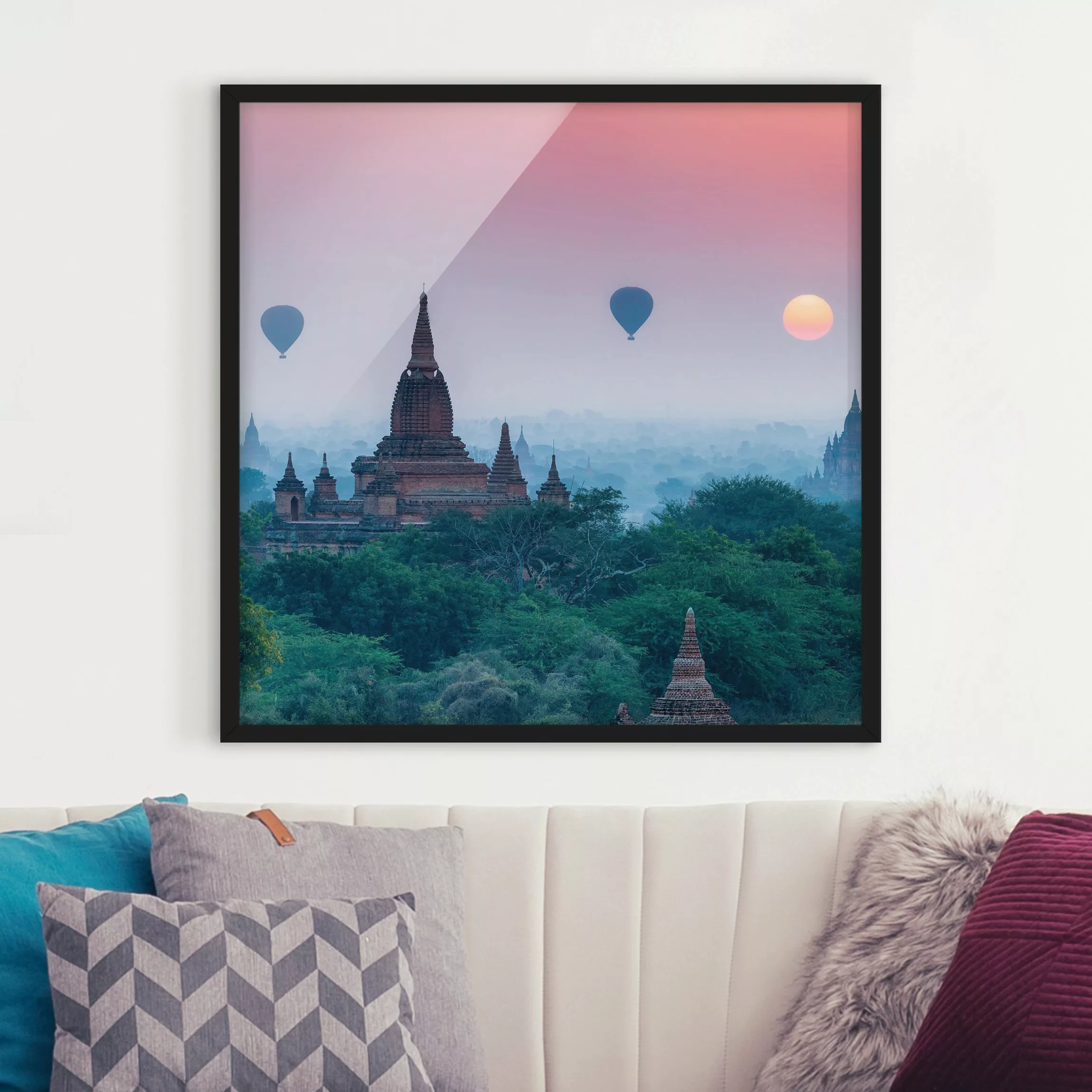 Bild mit Rahmen Heißluftballons über Tempelanlage günstig online kaufen