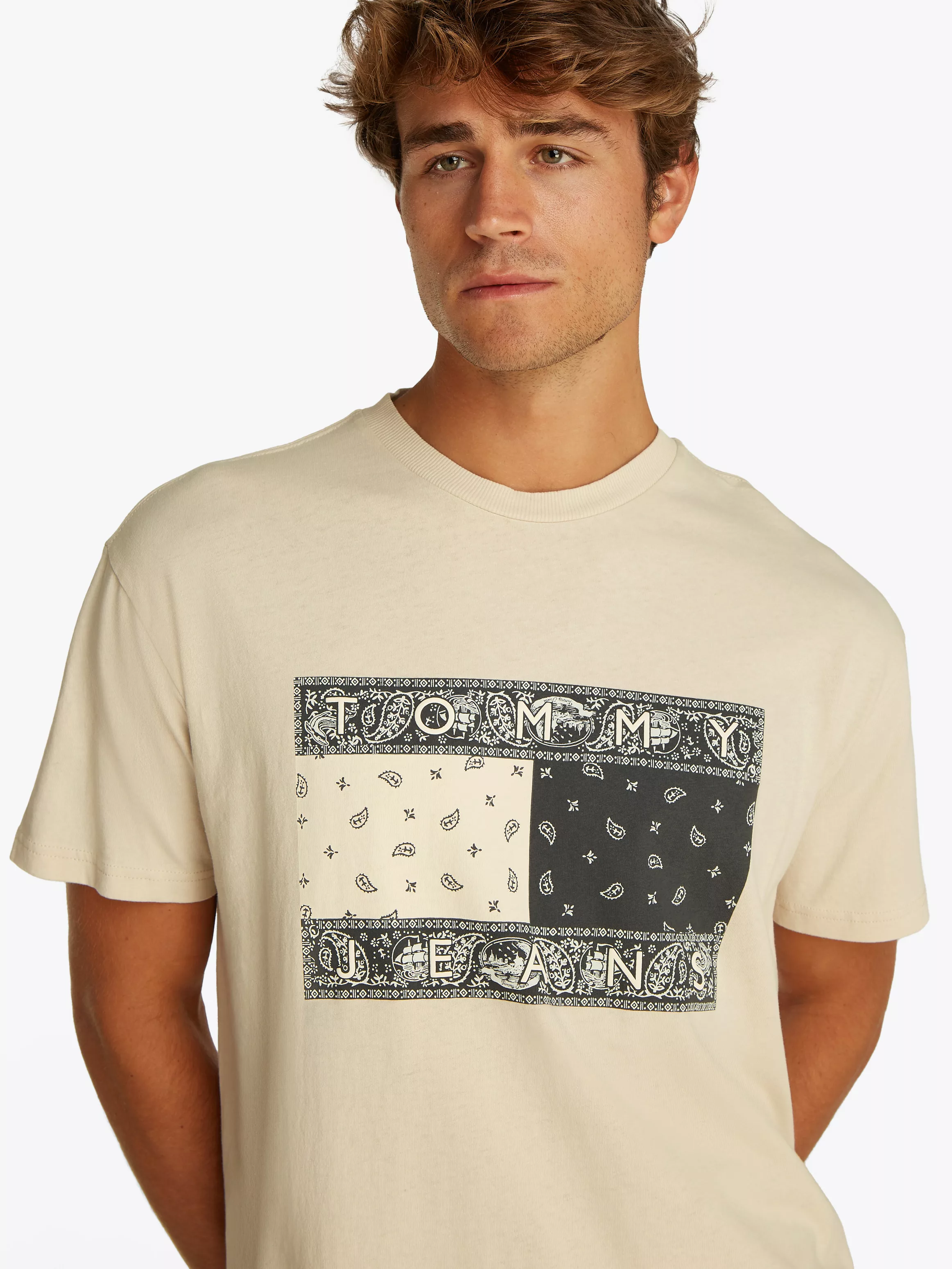 Tommy Jeans T-Shirt "TJM RLX PAISLEY FLAG TEE EXT" günstig online kaufen