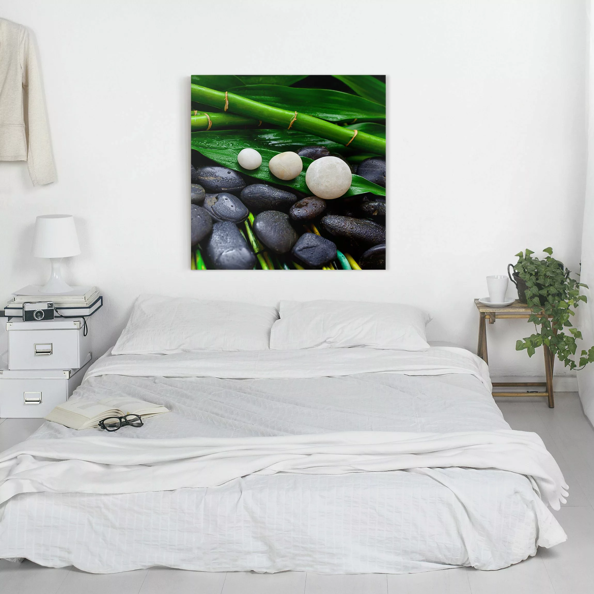 Leinwandbild Grüner Bambus mit Zen Steinen günstig online kaufen