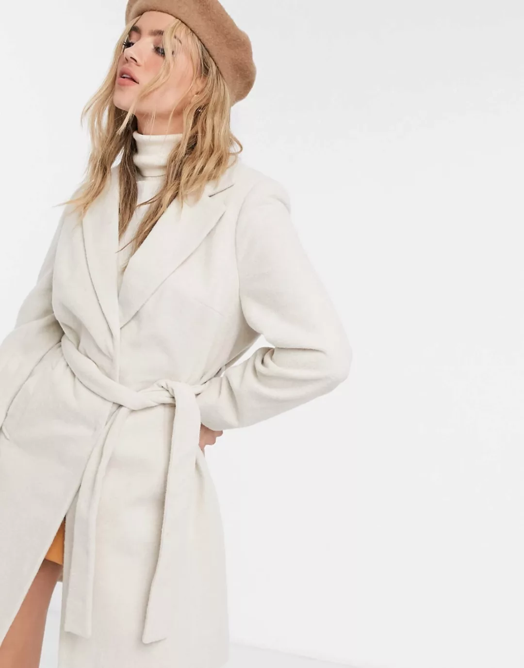 New Look – Formeller Mantel mit Gürtel in Creme-Weiß günstig online kaufen