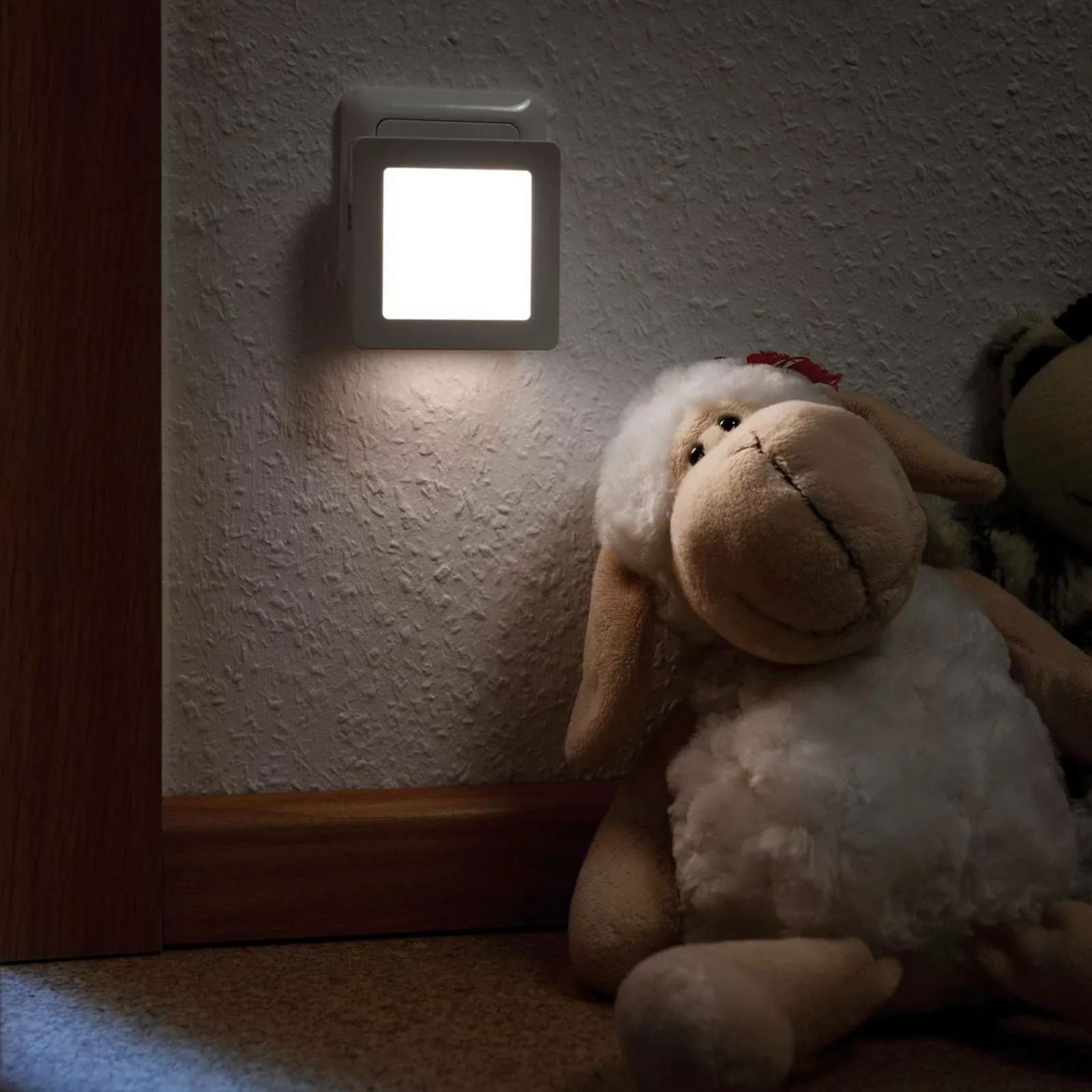 Stecker Nachtlicht Esby eckig Weiß, mit Dämmerungssensor günstig online kaufen