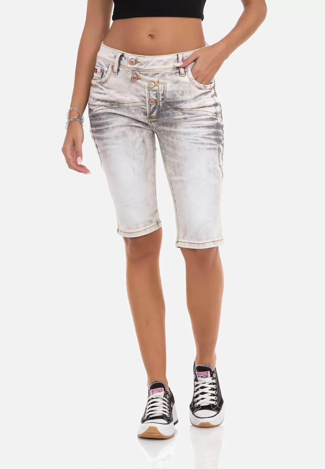 Cipo & Baxx Shorts, in sommerlichem Look günstig online kaufen