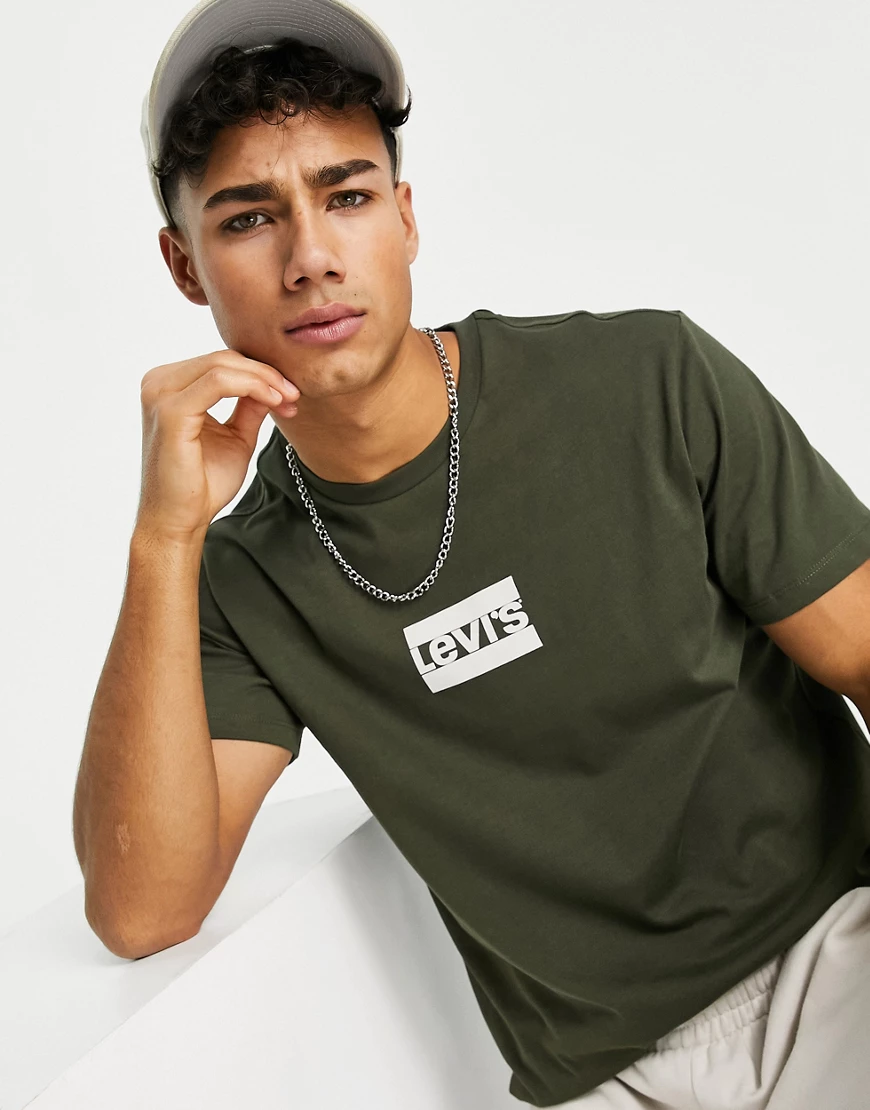 Levi's – T-Shirt in Grün mit Sport-Logo günstig online kaufen