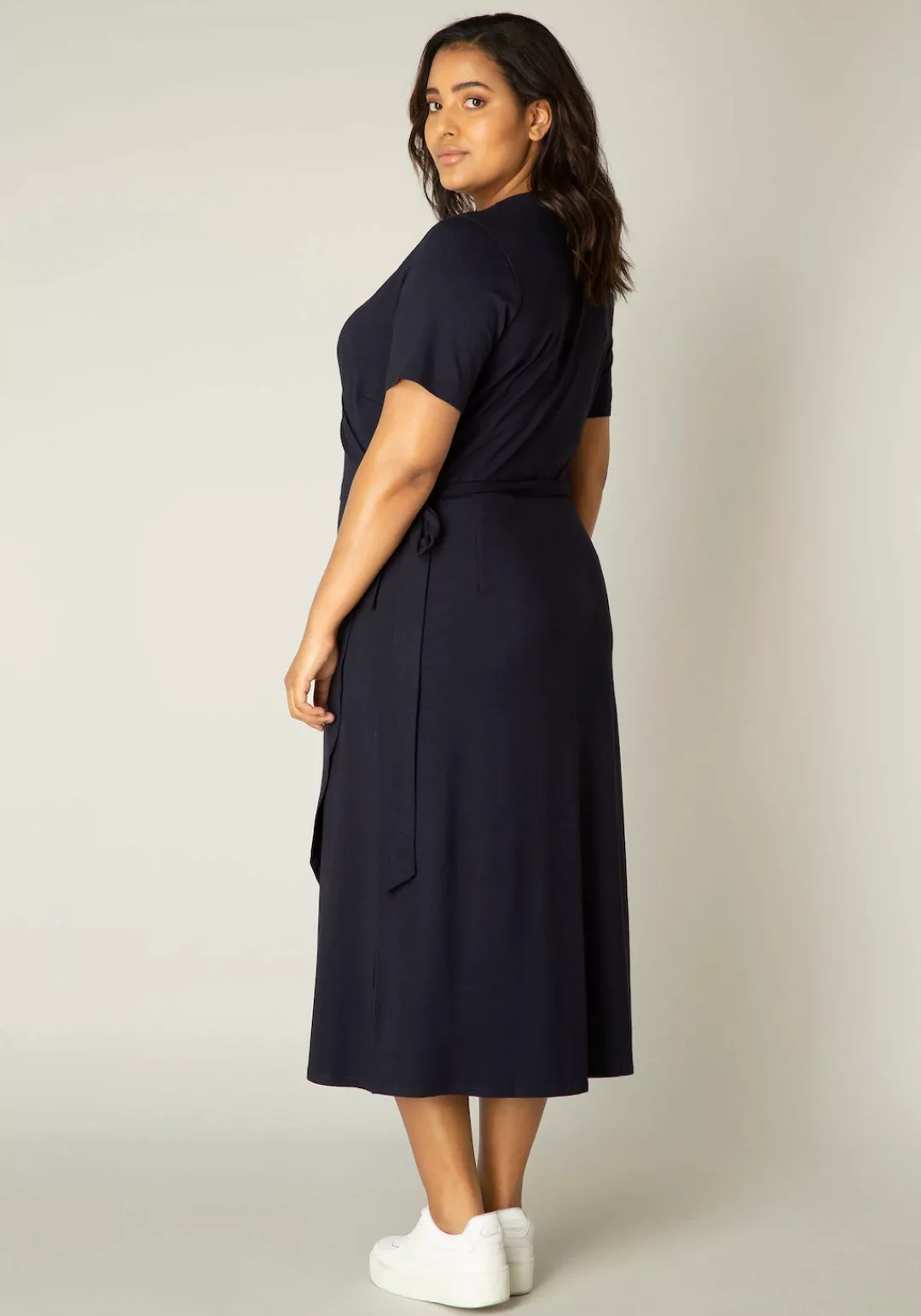 Base Level Curvy Wickelkleid Abbie Weich fließende Viskose-Mischqualität günstig online kaufen