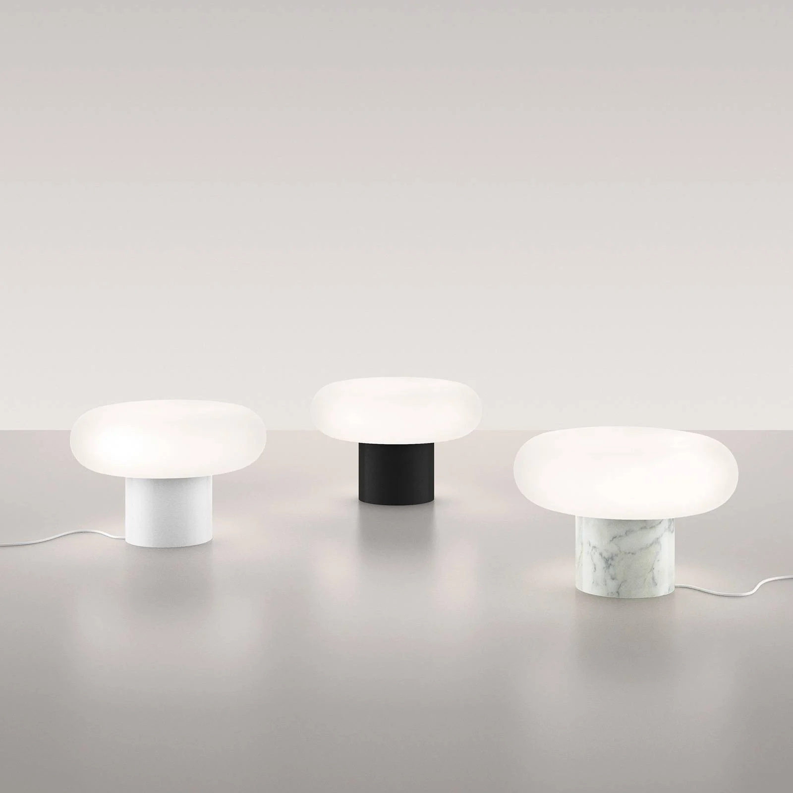 Artemide Itka LED-Tischleuchte, Keramikfuß weiß günstig online kaufen