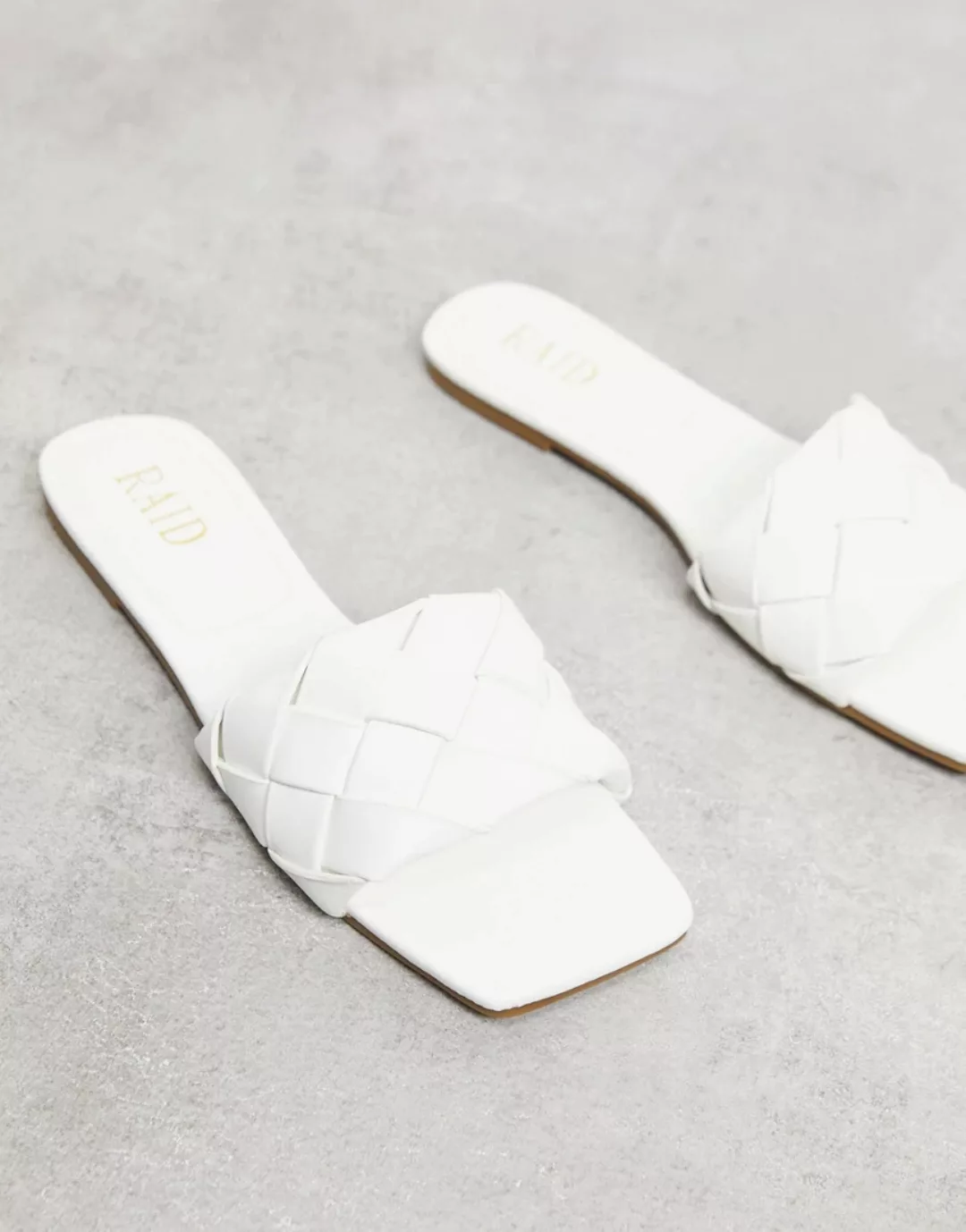 RAID – Eleah – Flache Sandalen mit geflochtenem Design in Weiß günstig online kaufen