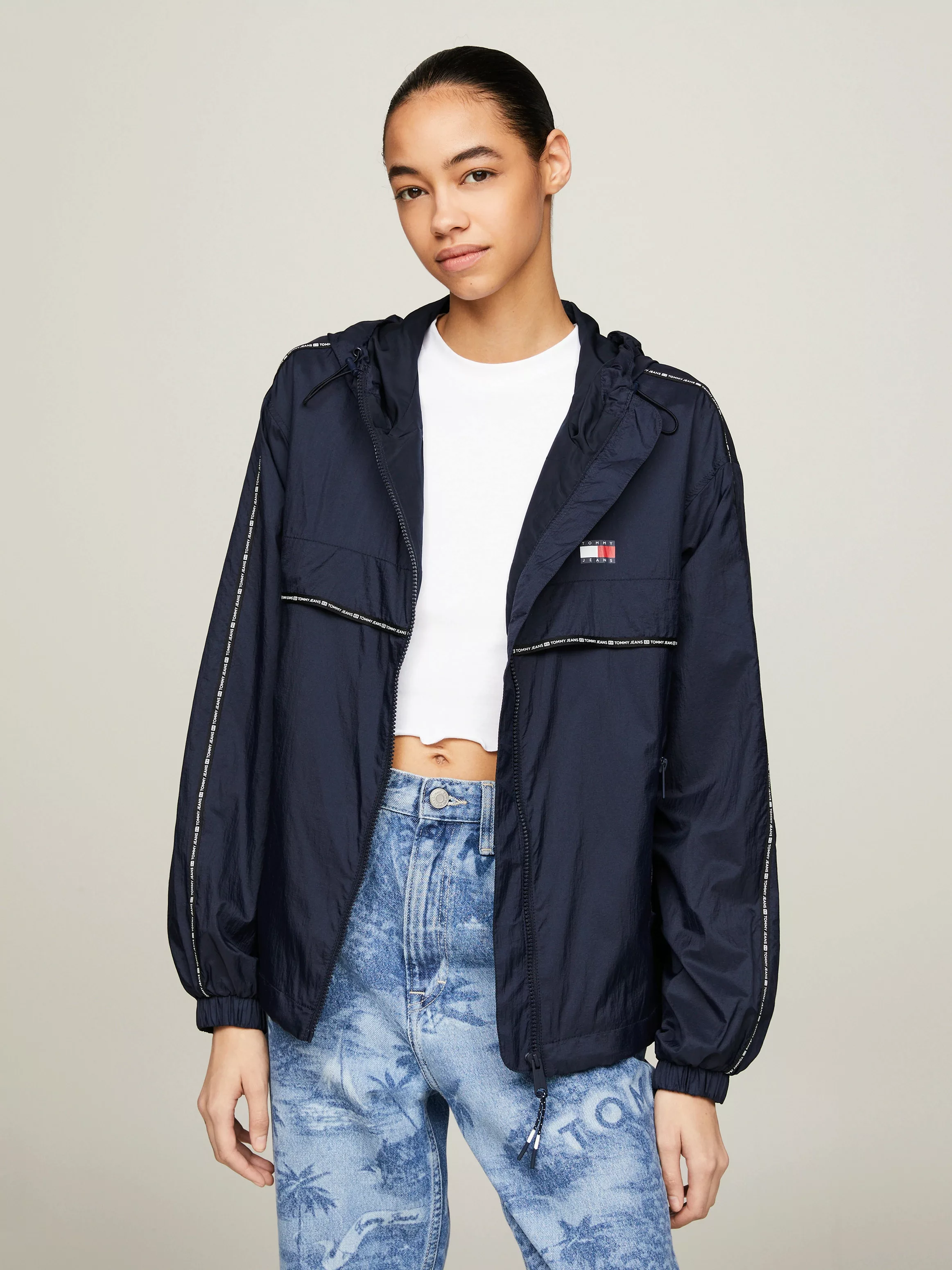 Tommy Jeans Windbreaker "TJW CHICAGO TAPE WINDBREAKER EXT", mit Kapuze, mit günstig online kaufen