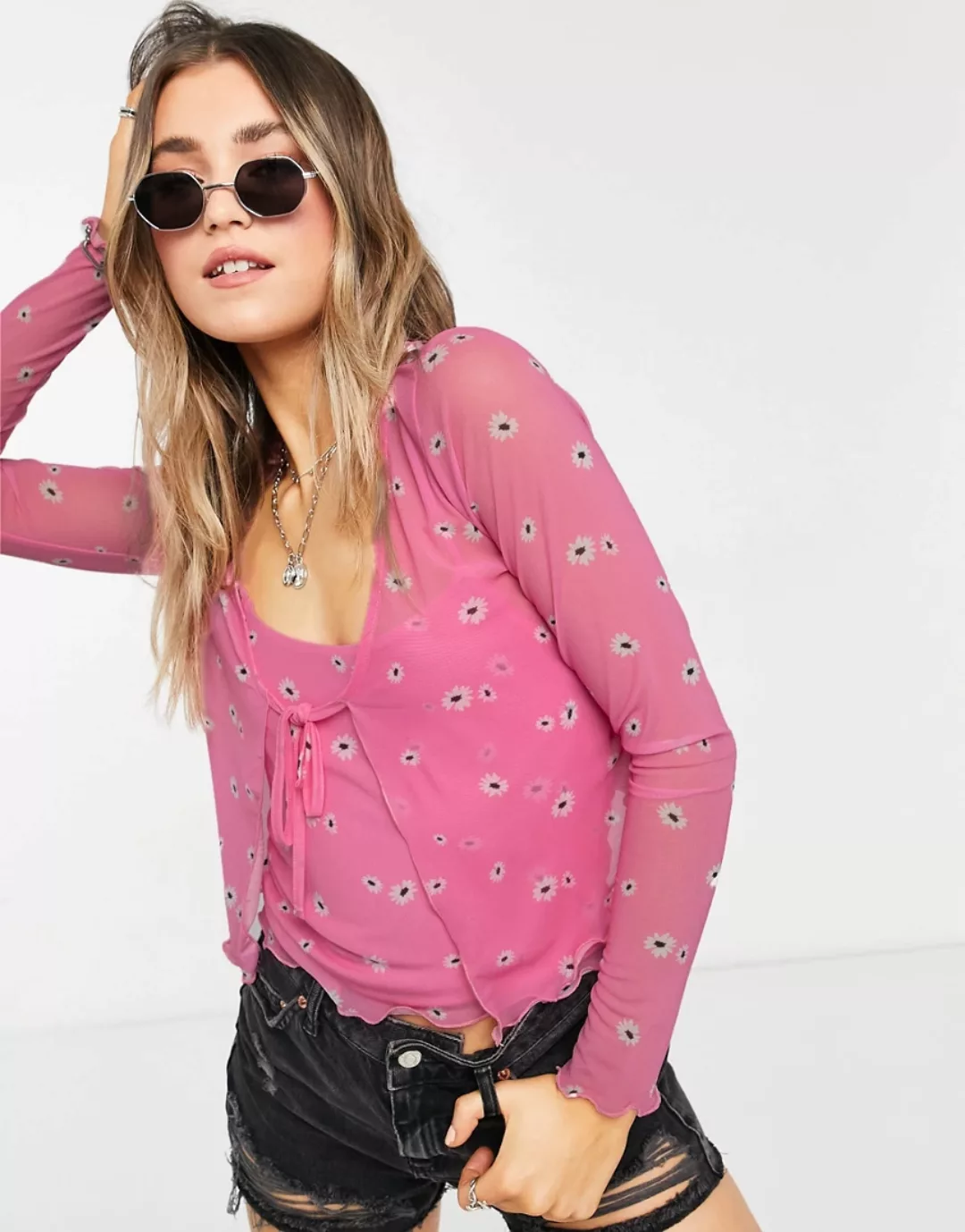 New Look – Twinset mit Strickjacke aus Netzstoff und Camisole in Rosa geblü günstig online kaufen